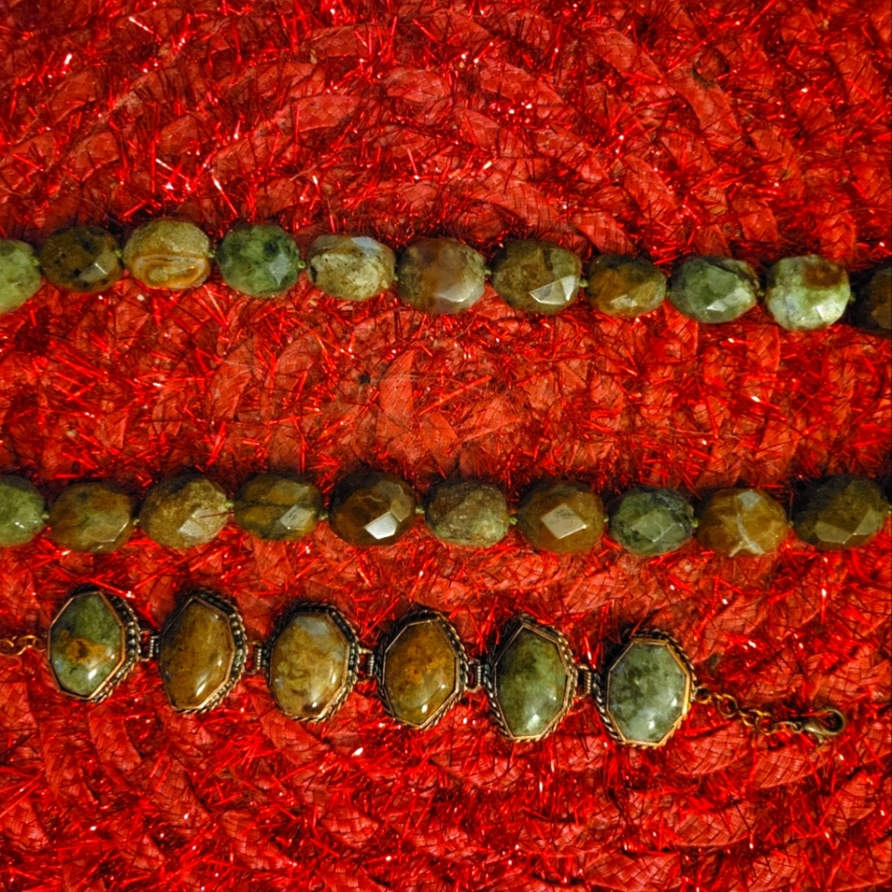 COLDWATER CREEK Jade necklace and bracelet.